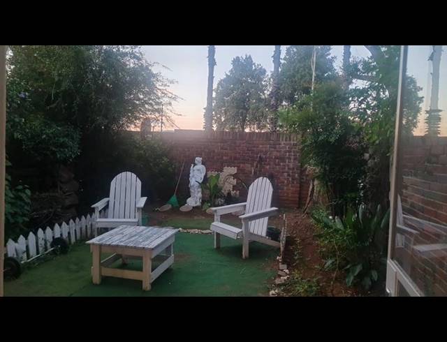 3 BEDROOM TOWNHOUSE FOR SALE IN BEDFORD GARDENS